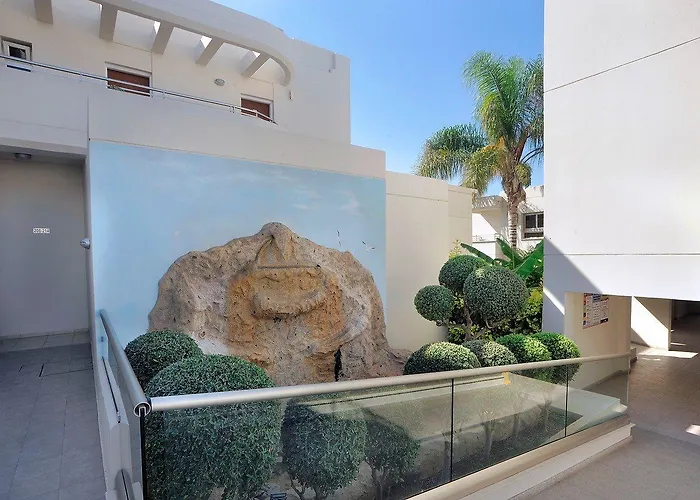 Euronapa アパートホテル 3*