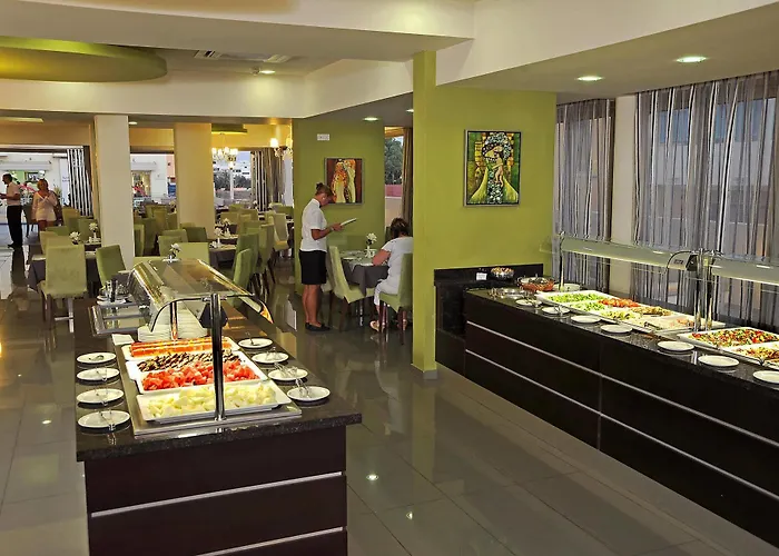 Euronapa Aparthotel 3*